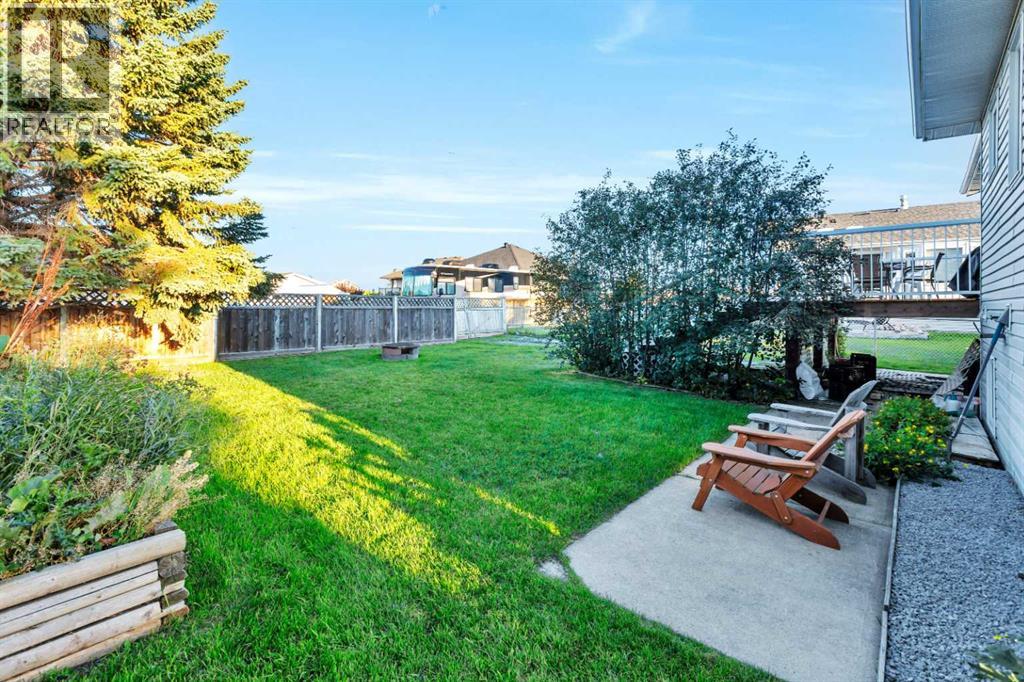 Photo 2 of 1 Willow Street, Sylvan Lake AB
