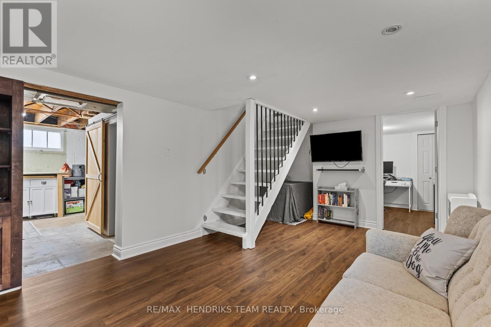Photo 5 of 40 Alexandra Boulevard, St Catharines ON