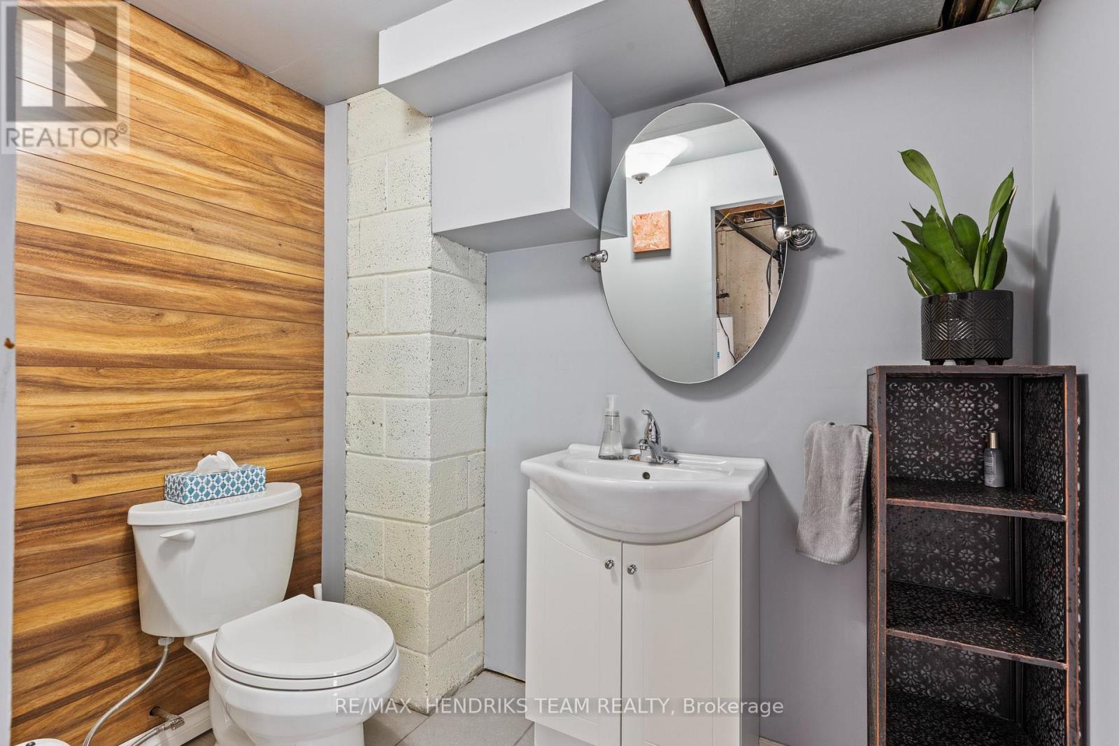 Photo 2 of 40 Alexandra Boulevard, St Catharines ON