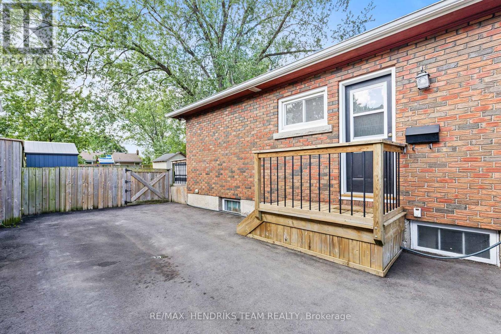 Photo 9 of 40 Alexandra Boulevard, St Catharines ON