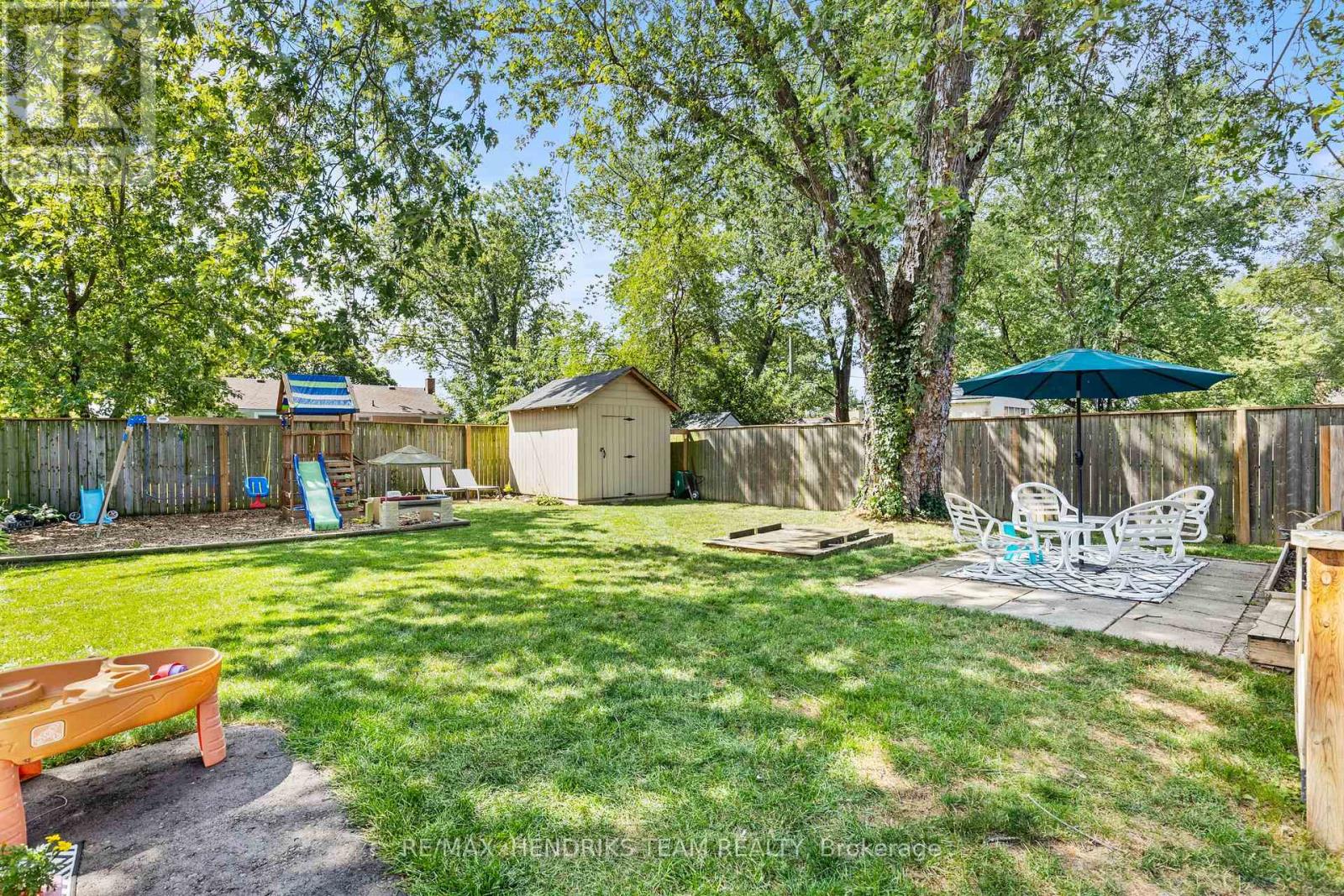 Photo 30 of 40 Alexandra Boulevard, St Catharines ON