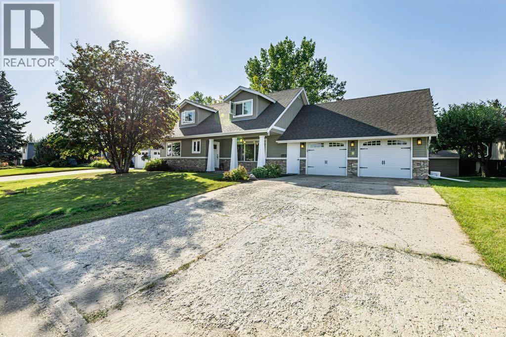 Photo 13 of 33 Fairway Drive, Lacombe AB