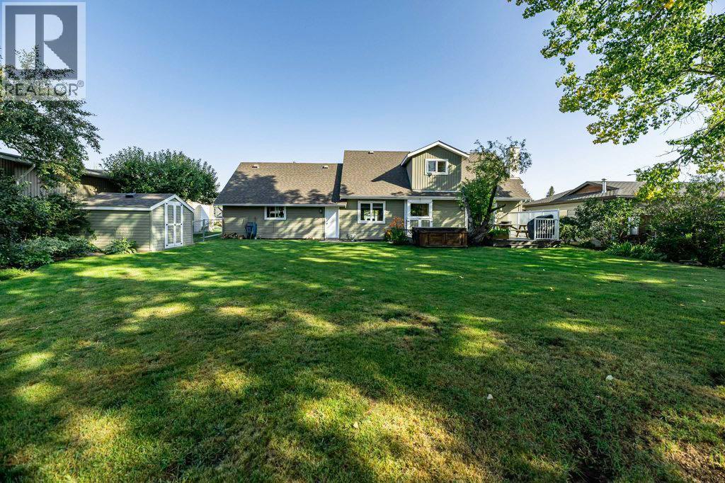 Photo 35 of 33 Fairway Drive, Lacombe AB