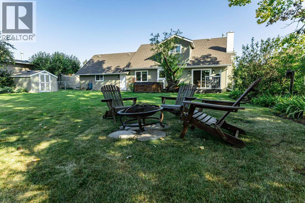 Photo 22 of 33 Fairway Drive, Lacombe AB
