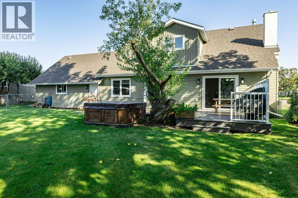 Photo 37 of 33 Fairway Drive, Lacombe AB