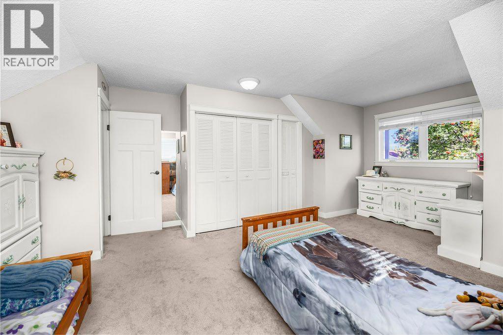 Photo 15 of 33 Fairway Drive, Lacombe AB