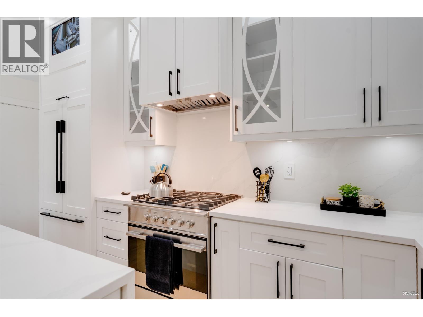 Photo 17 of 1 4463 Walden Street, Vancouver BC