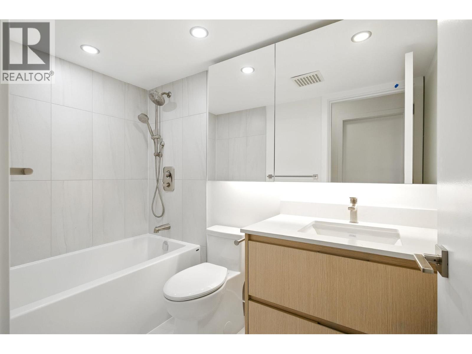 Photo 3 of 19 2885 E Kent Avenue North, Vancouver BC