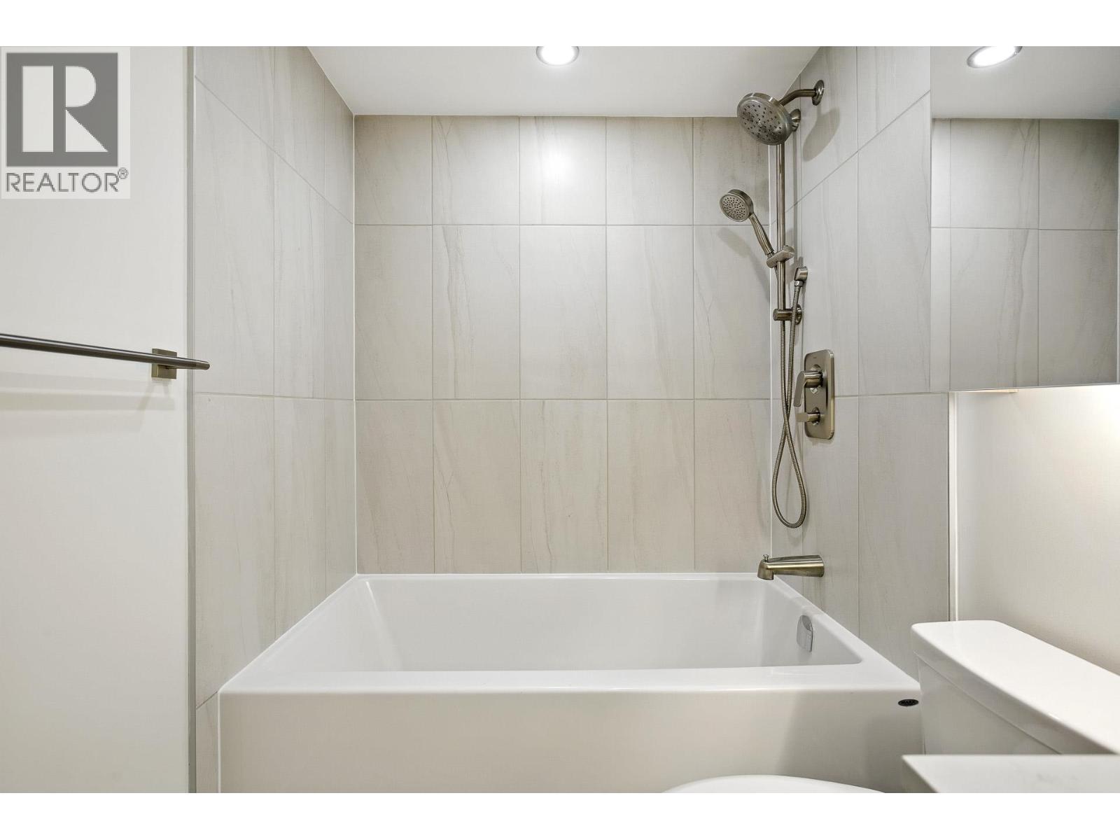 Photo 9 of 19 2885 E Kent Avenue North, Vancouver BC
