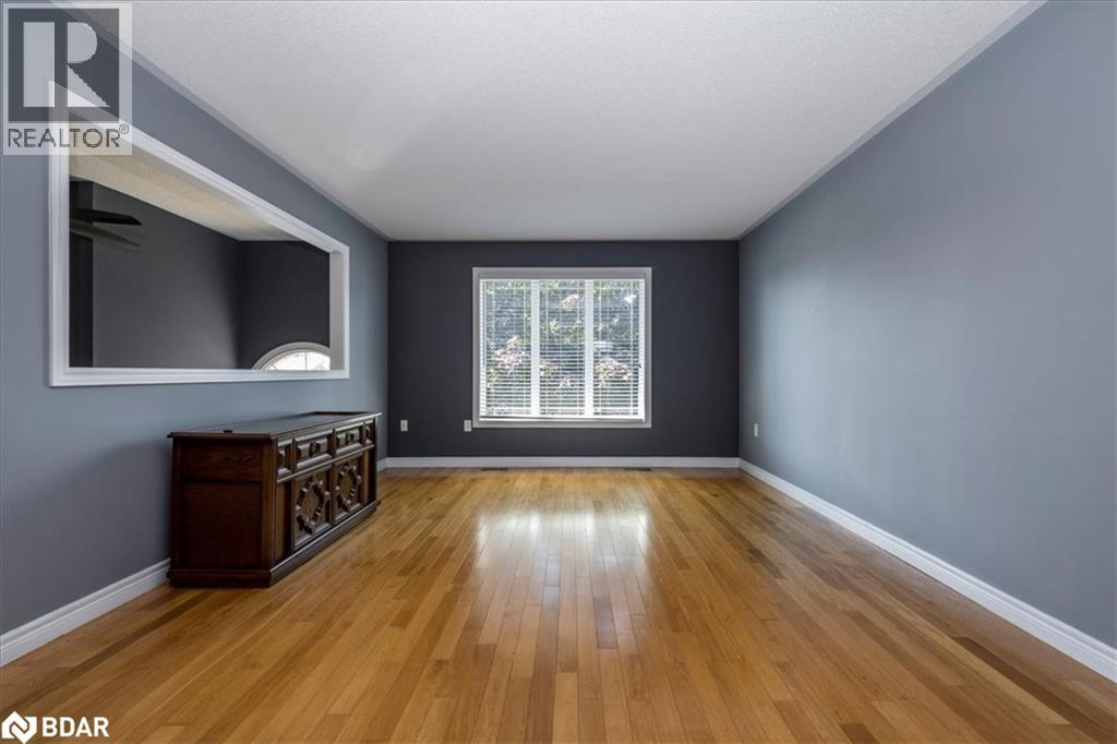 Photo 27 of 37 Marsellus Drive, Barrie ON