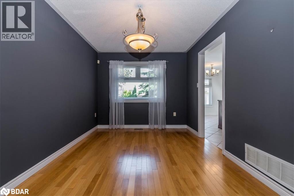 Photo 17 of 37 Marsellus Drive, Barrie ON