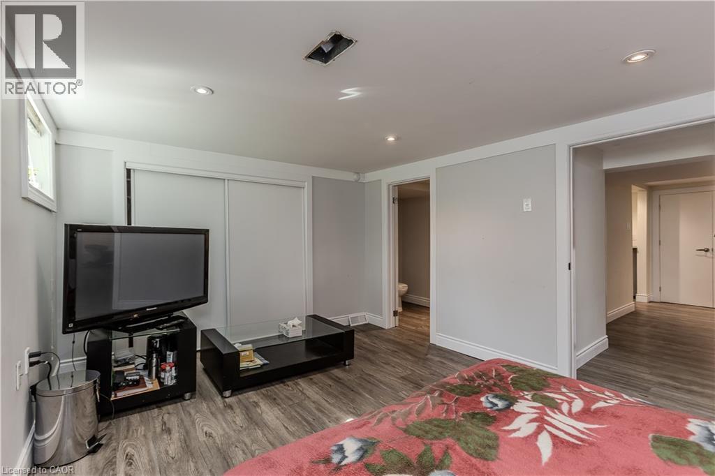 Photo 32 of 936 Harvey Place, Burlington ON