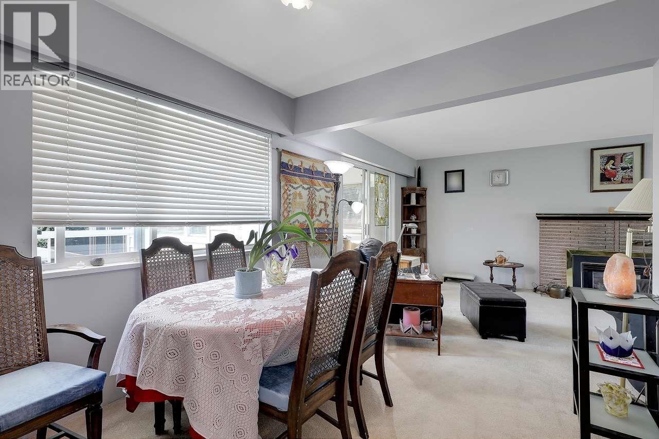 Photo 11 of 203 E 26th Street, North Vancouver BC