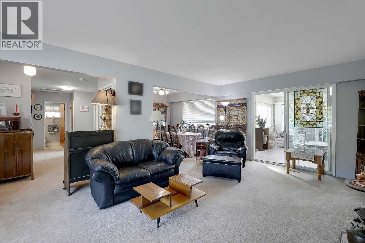 Photo 12 of 203 E 26th Street, North Vancouver BC