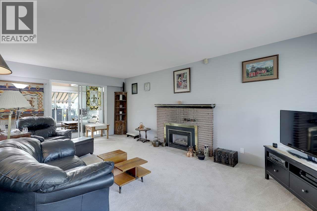 Photo 13 of 203 E 26th Street, North Vancouver BC