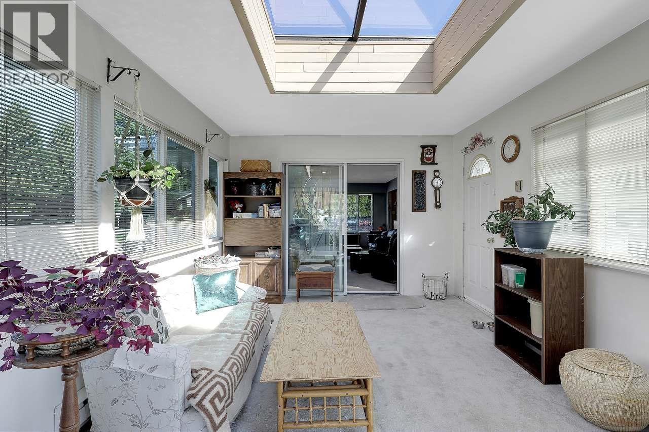 Photo 15 of 203 E 26th Street, North Vancouver BC