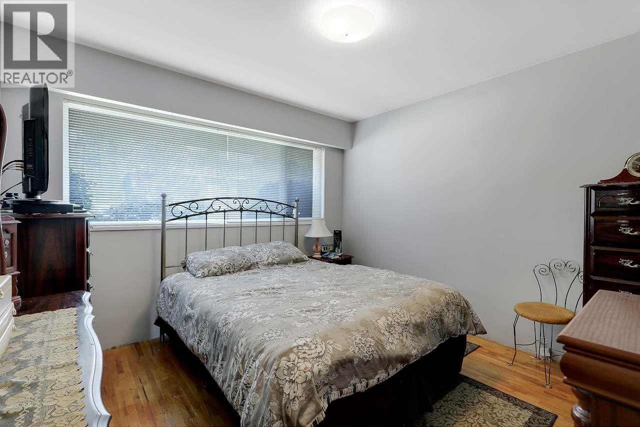 Photo 16 of 203 E 26th Street, North Vancouver BC