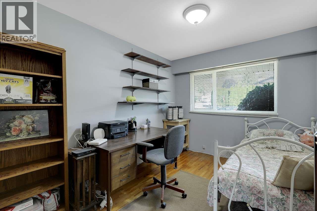 Photo 18 of 203 E 26th Street, North Vancouver BC