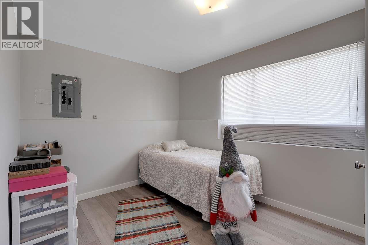 Photo 23 of 203 E 26th Street, North Vancouver BC