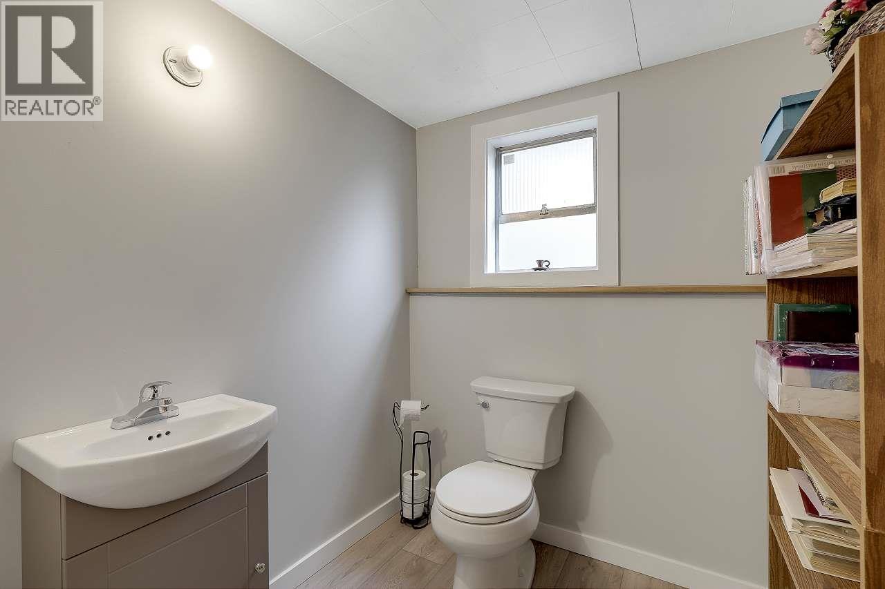 Photo 24 of 203 E 26th Street, North Vancouver BC