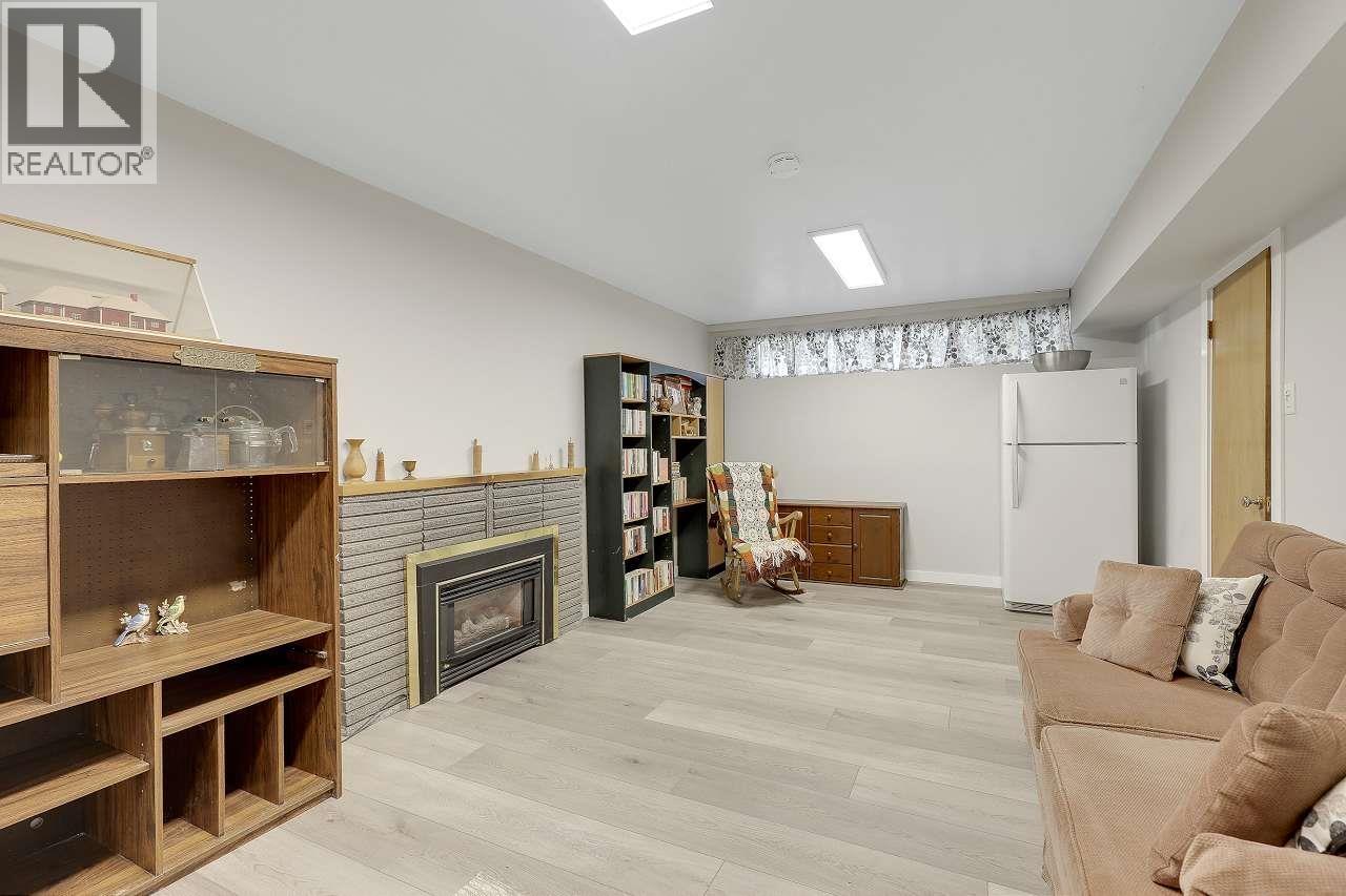 Photo 25 of 203 E 26th Street, North Vancouver BC