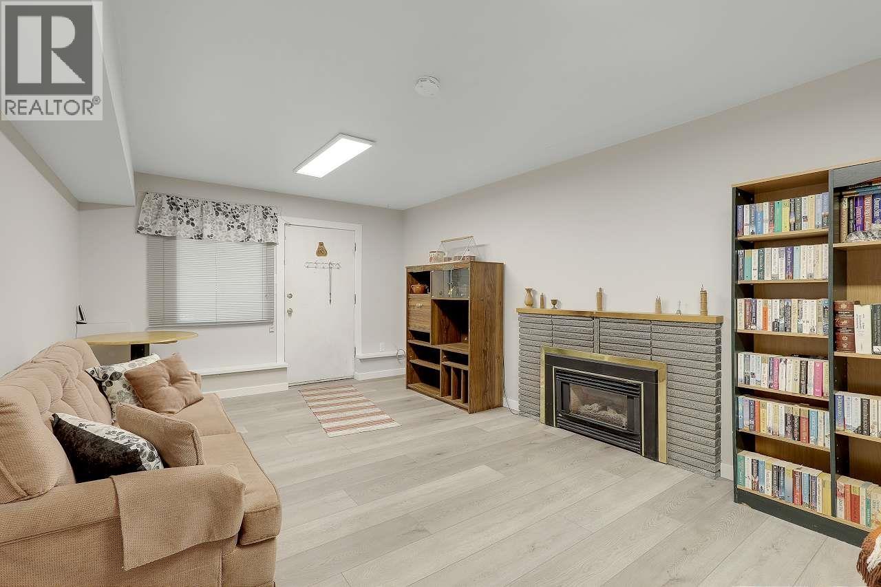 Photo 28 of 203 E 26th Street, North Vancouver BC