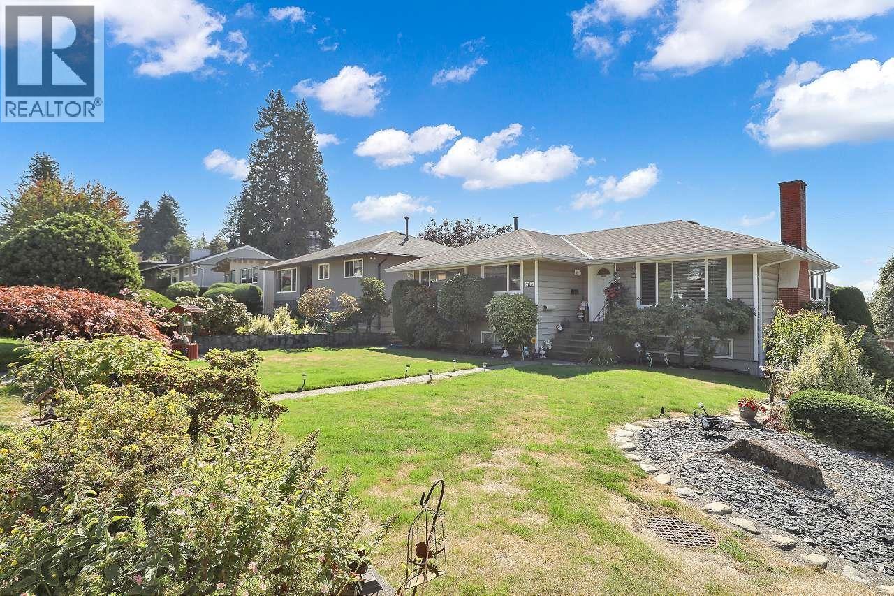 Photo 3 of 203 E 26th Street, North Vancouver BC