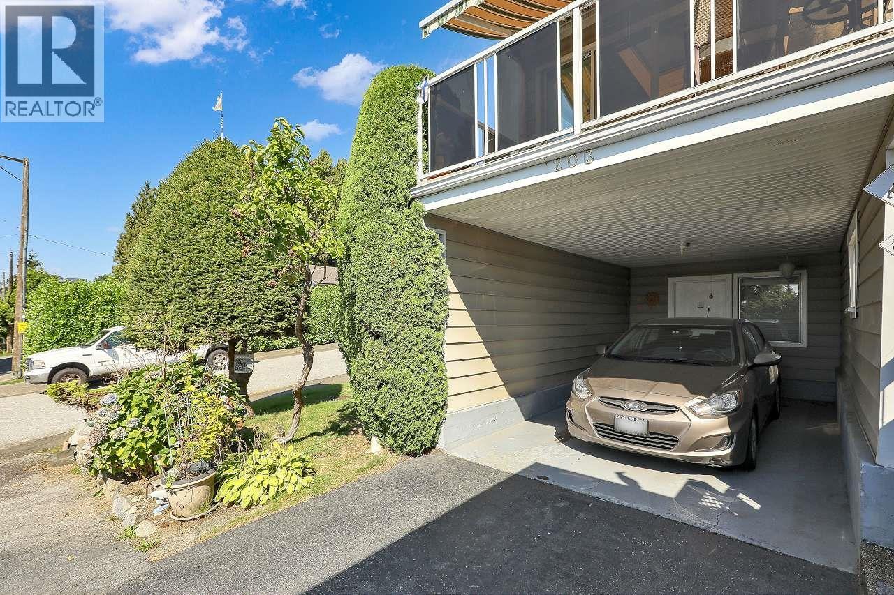 Photo 31 of 203 E 26th Street, North Vancouver BC