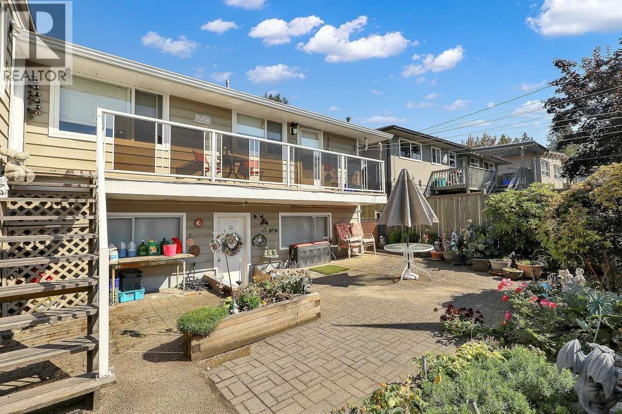 Photo 32 of 203 E 26th Street, North Vancouver BC