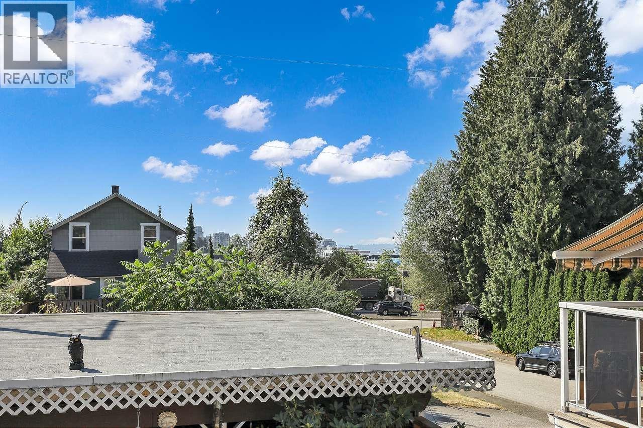 Photo 38 of 203 E 26th Street, North Vancouver BC