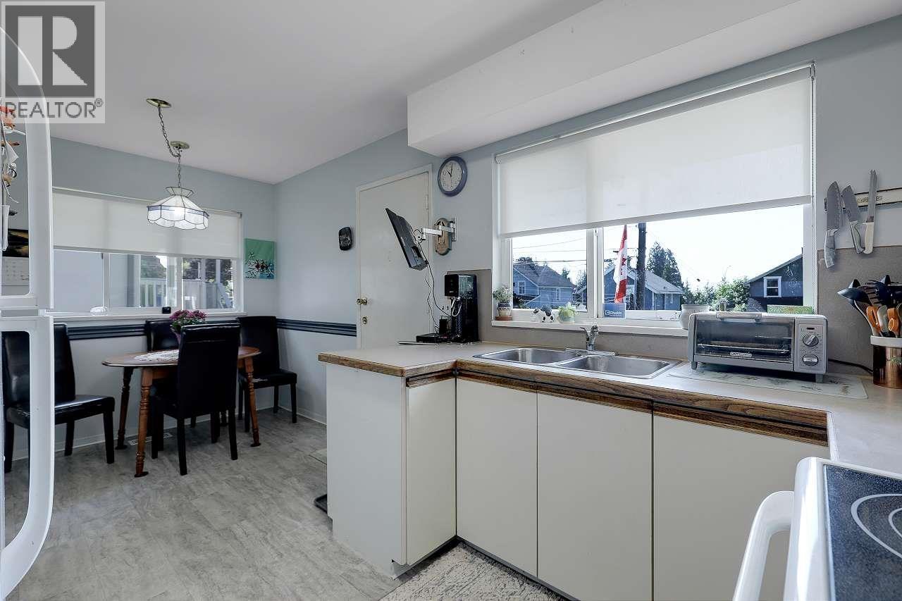 Photo 6 of 203 E 26th Street, North Vancouver BC