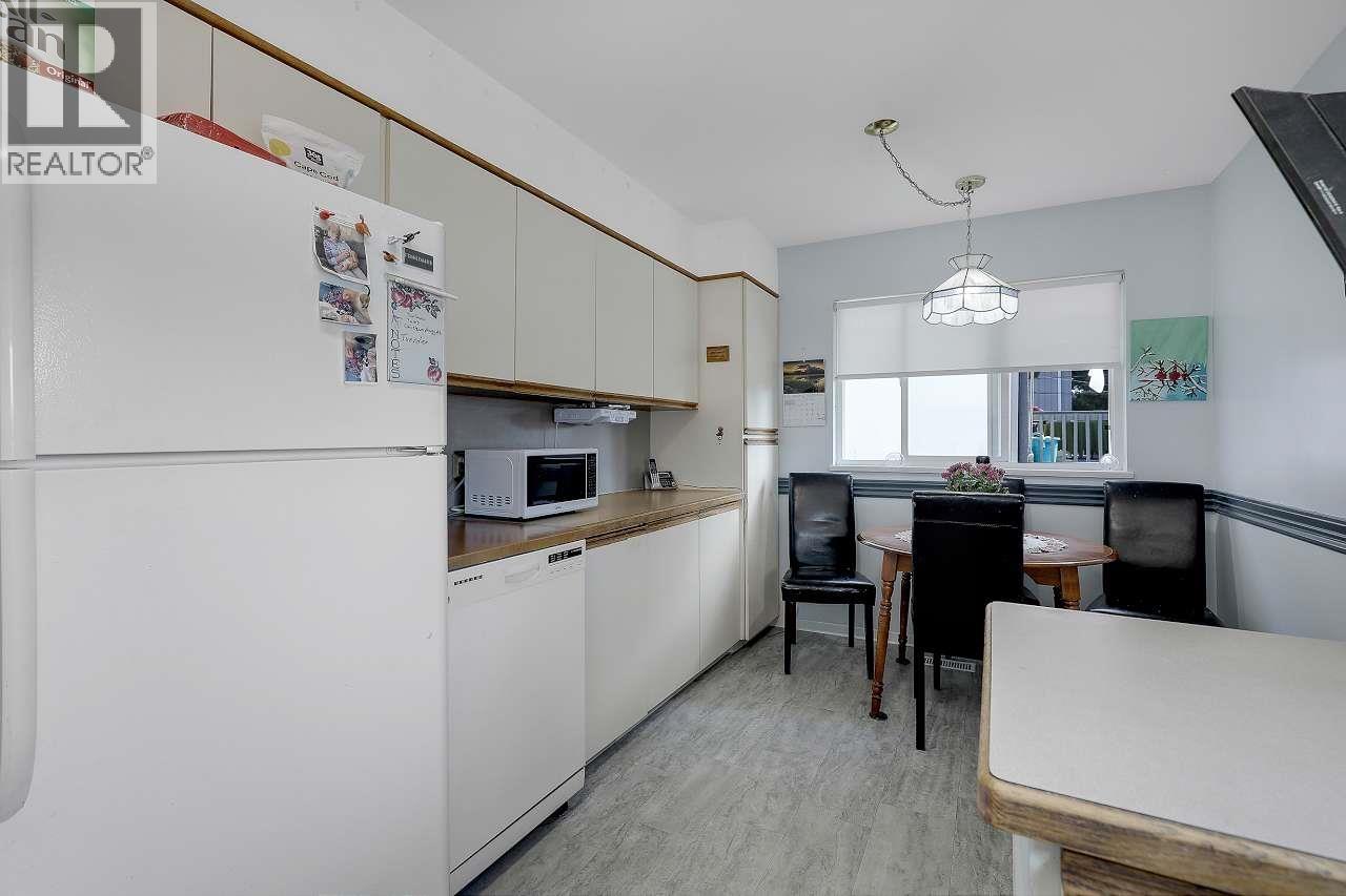 Photo 9 of 203 E 26th Street, North Vancouver BC