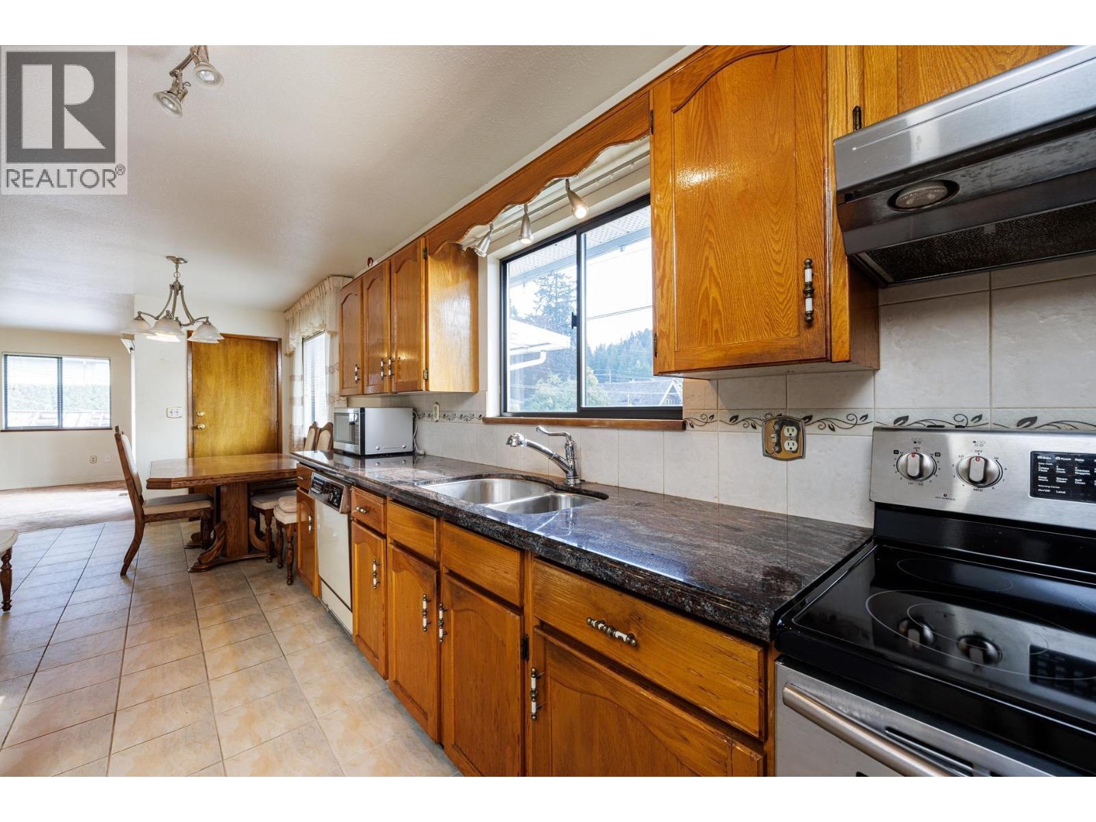 Photo 20 of 2025 St Andrews Avenue, North Vancouver BC