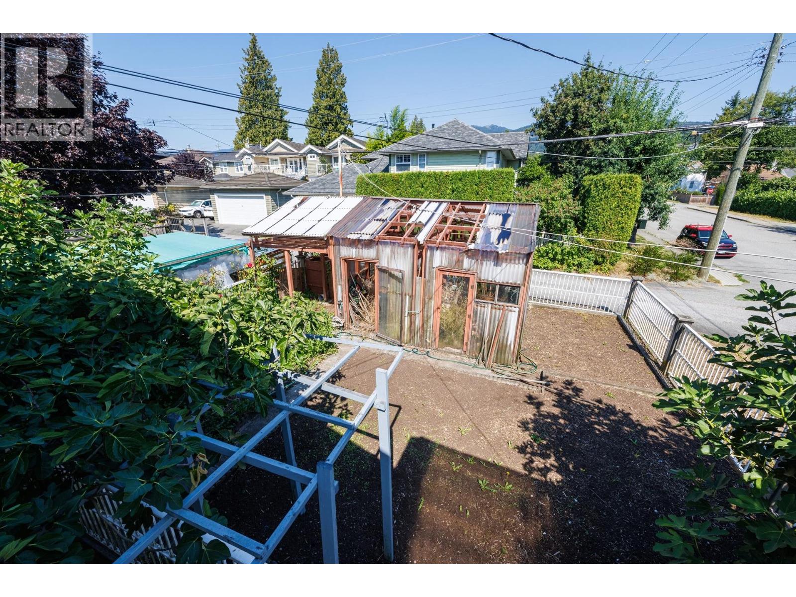 Photo 37 of 2025 St Andrews Avenue, North Vancouver BC