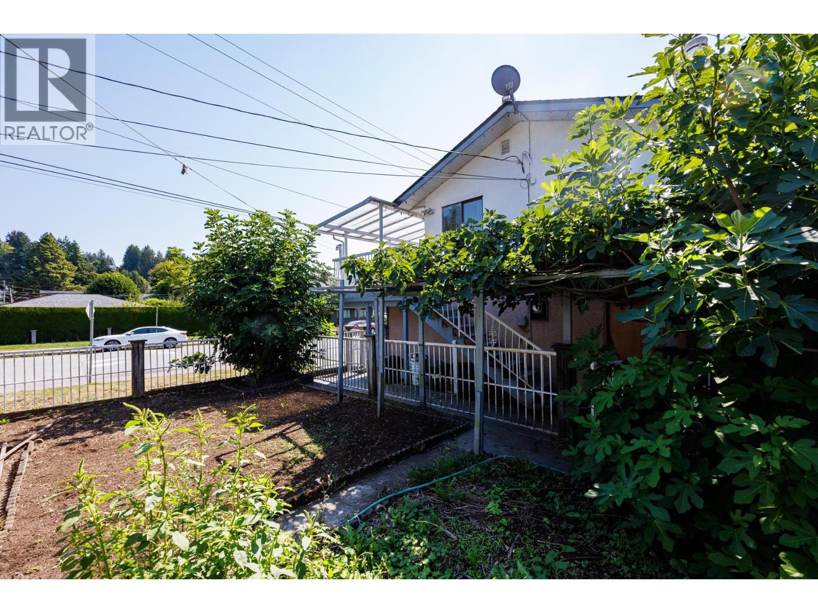Photo 5 of 2025 St Andrews Avenue, North Vancouver BC