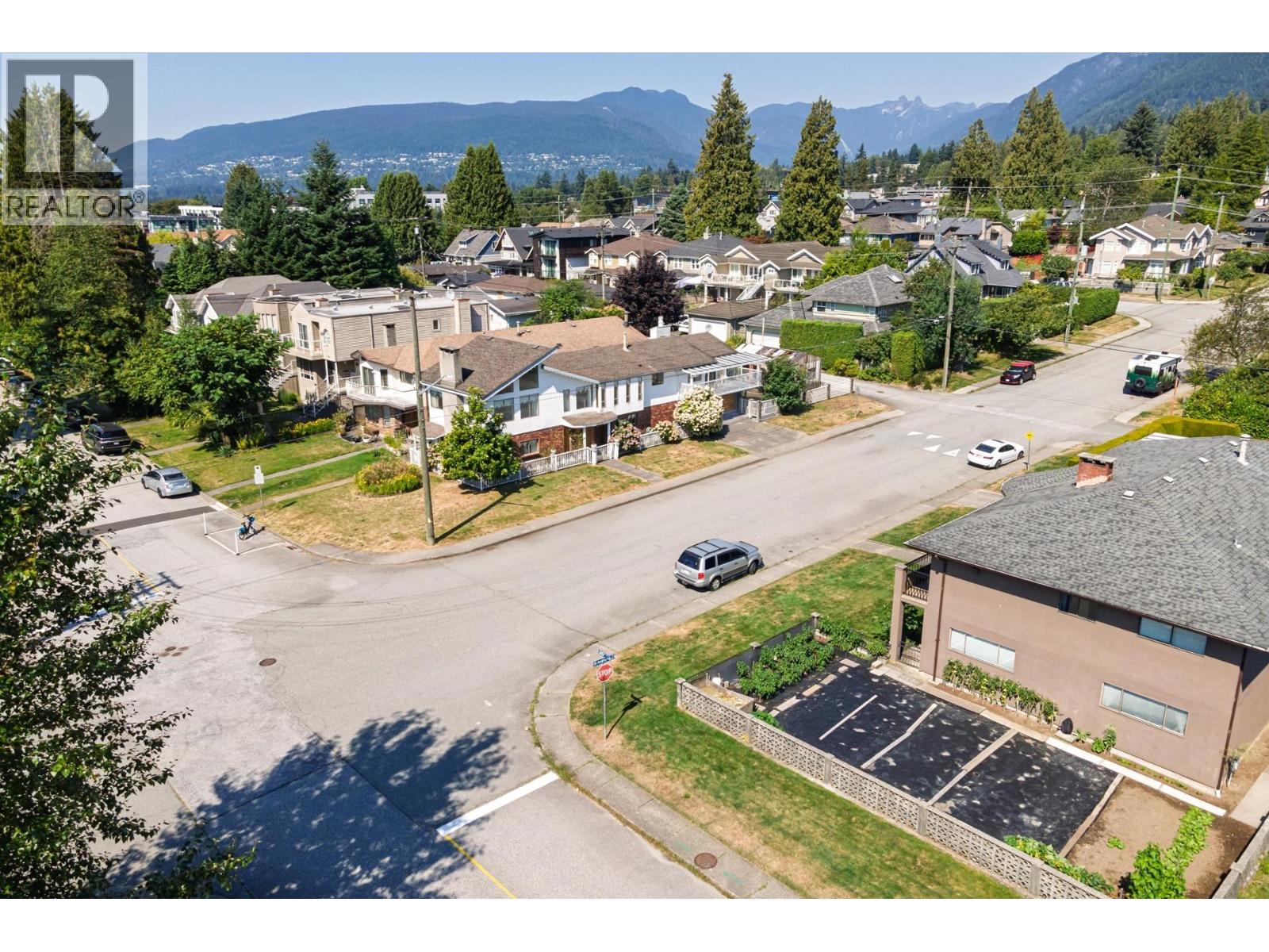 Photo 6 of 2025 St Andrews Avenue, North Vancouver BC