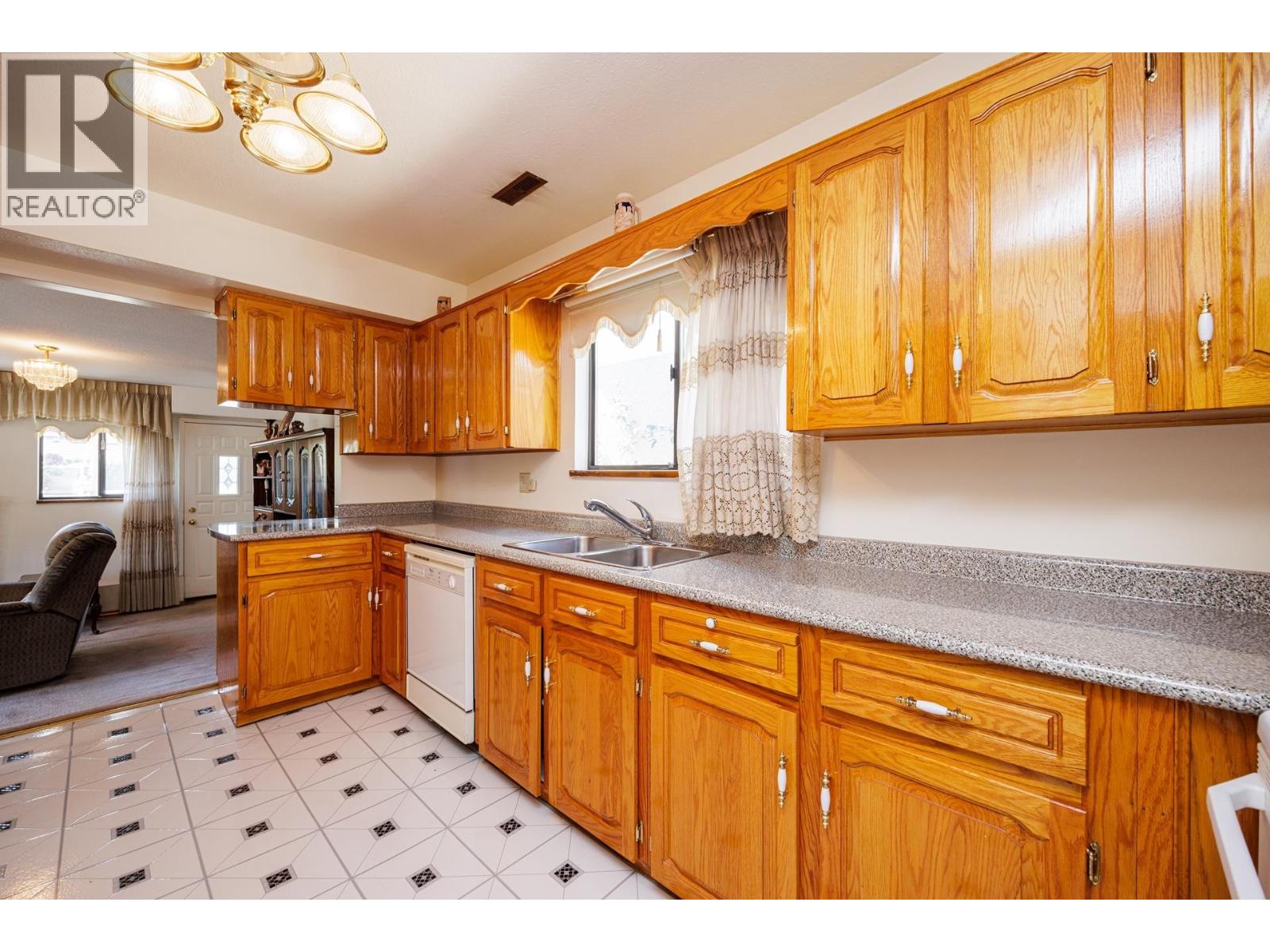 Photo 1 of 2025 St Andrews Avenue, North Vancouver BC