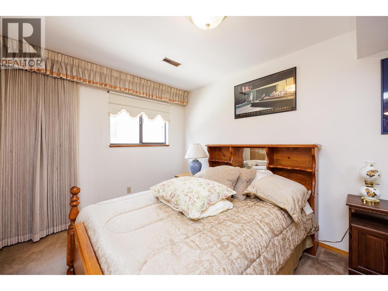 Photo 3 of 2025 St Andrews Avenue, North Vancouver BC