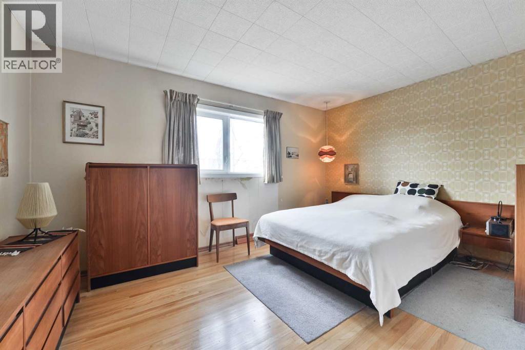 Photo 13 of 5712 Layzell Road Sw, Calgary AB