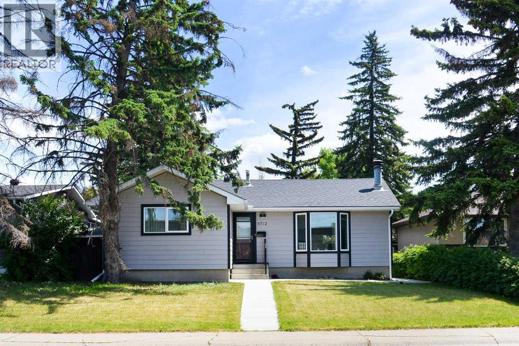 Photo 8 of 5712 Layzell Road Sw, Calgary AB