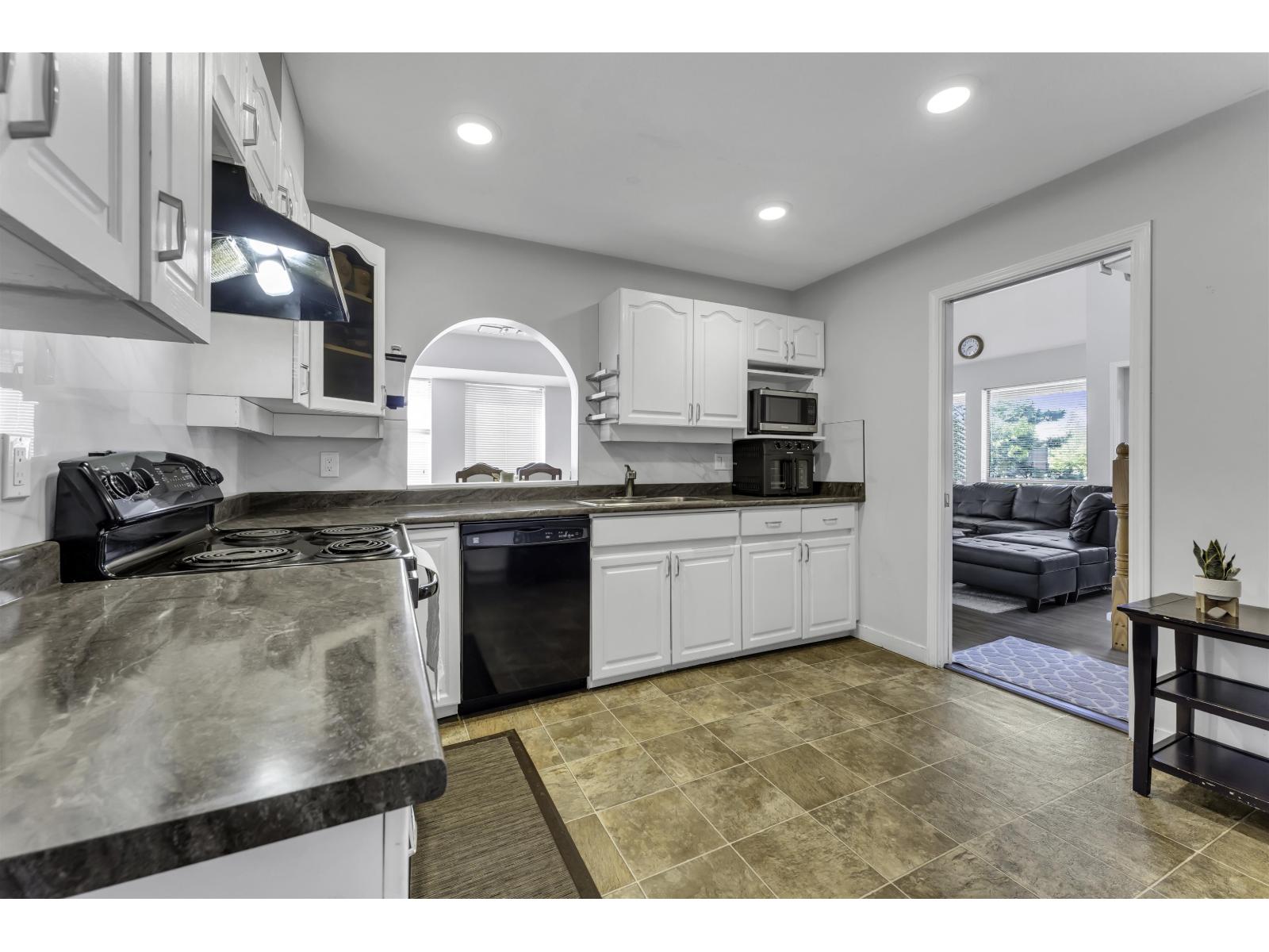 Photo 3 of 21 12172 72 Avenue, Surrey BC