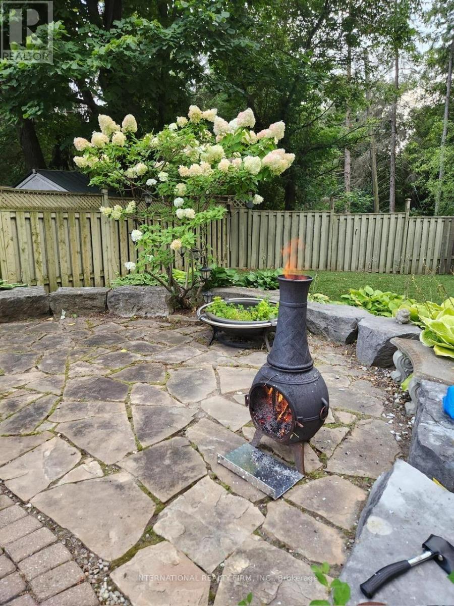 Photo 28 of 276 Sheridan Court, Newmarket ON