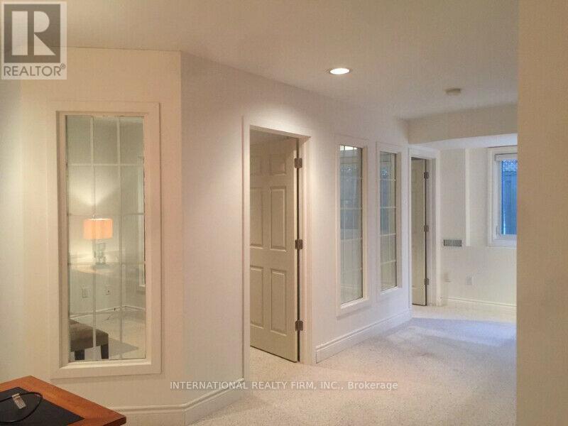 Photo 9 of 276 Sheridan Court, Newmarket ON