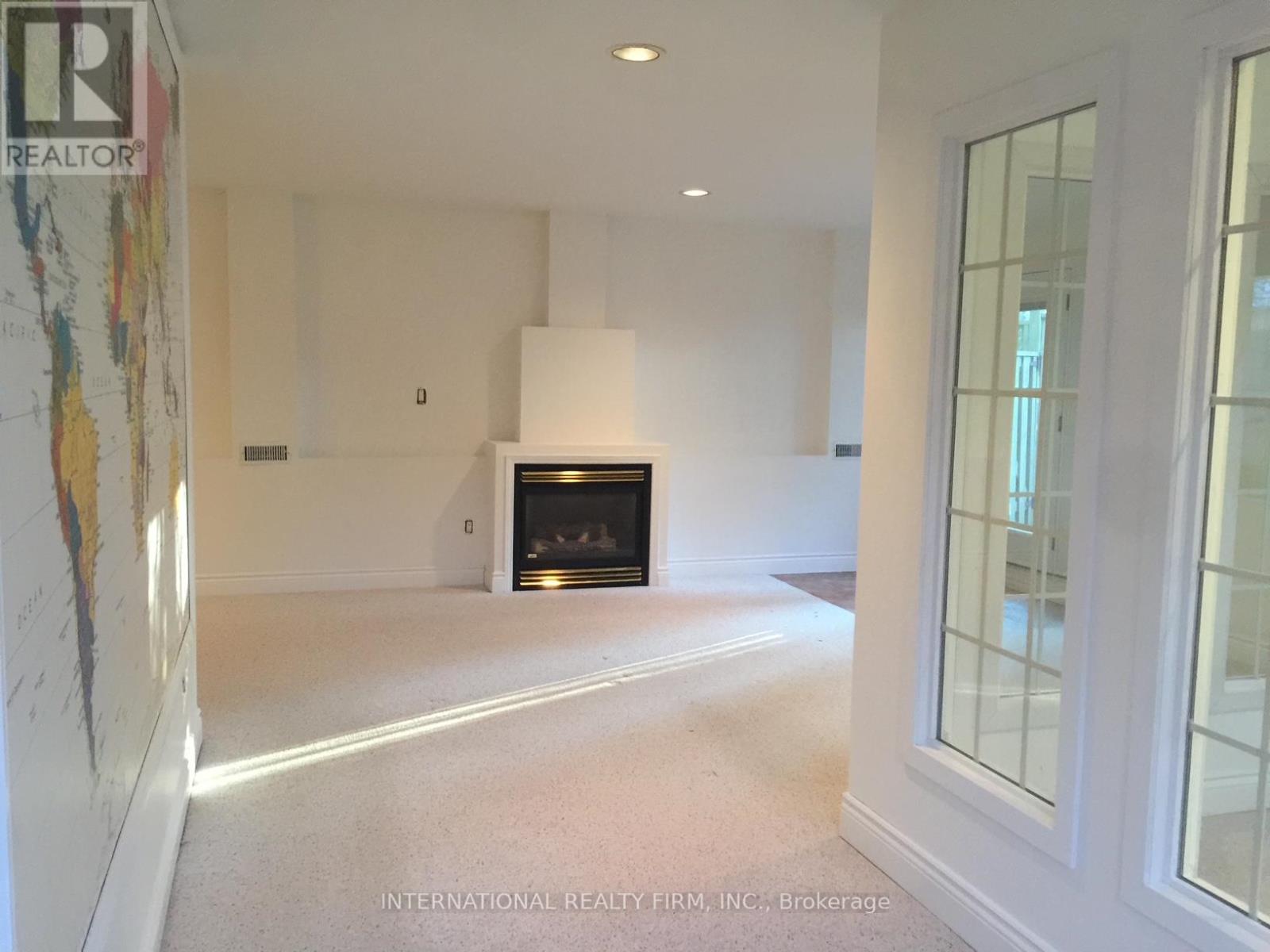Photo 10 of 276 Sheridan Court, Newmarket ON