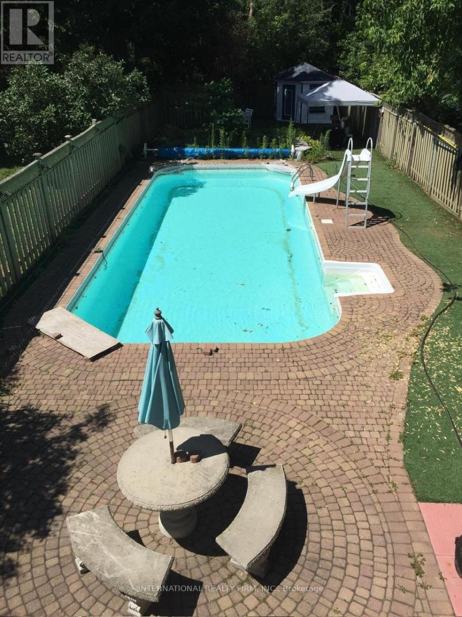 Photo 22 of 276 Sheridan Court, Newmarket ON
