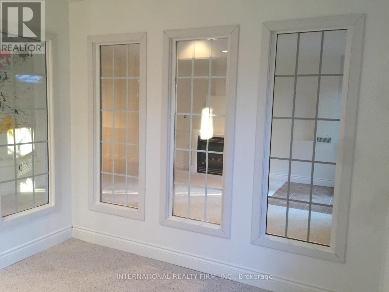 Photo 11 of 276 Sheridan Court, Newmarket ON