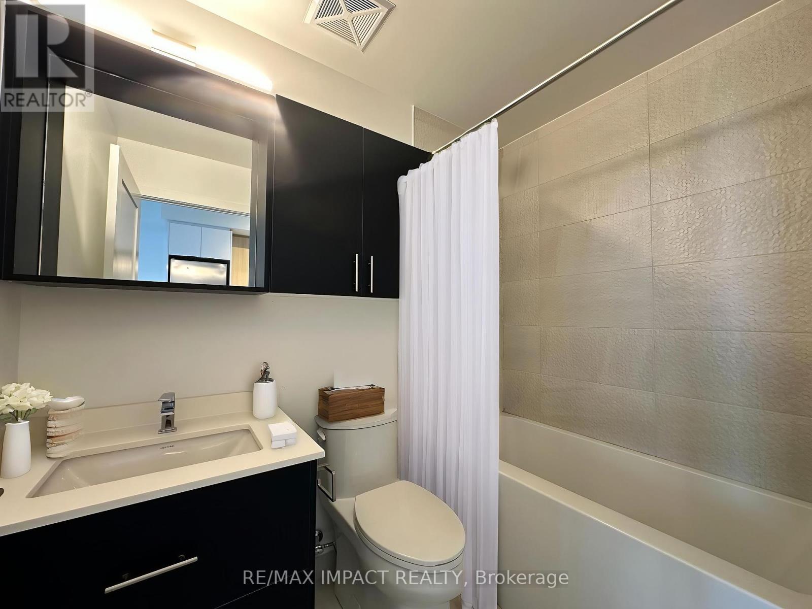 Photo 3 of 2810 5105 Hurontario Street, Mississauga ON