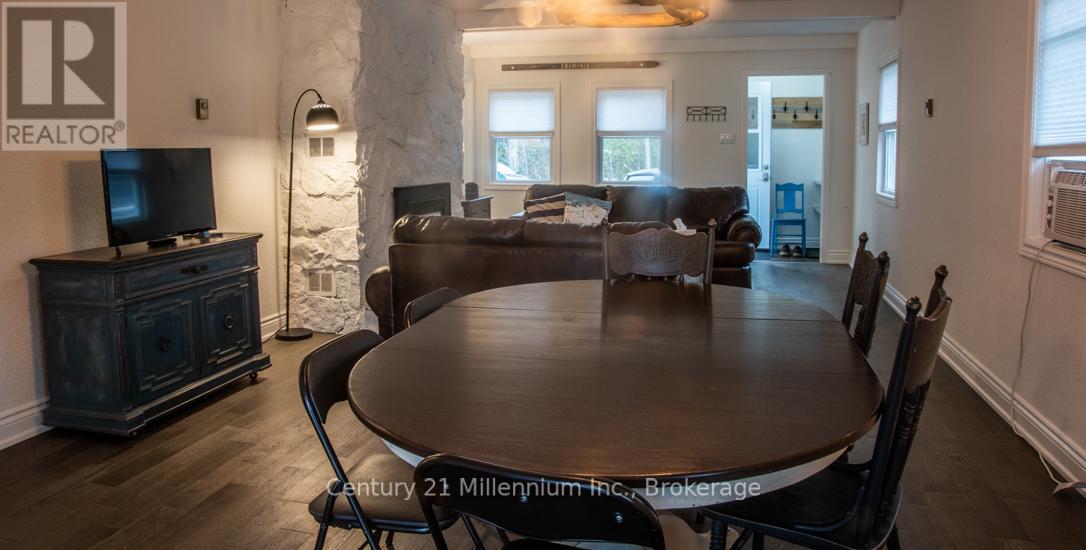 Photo 5 of 114 Chamonix Crescent, Blue Mountains ON