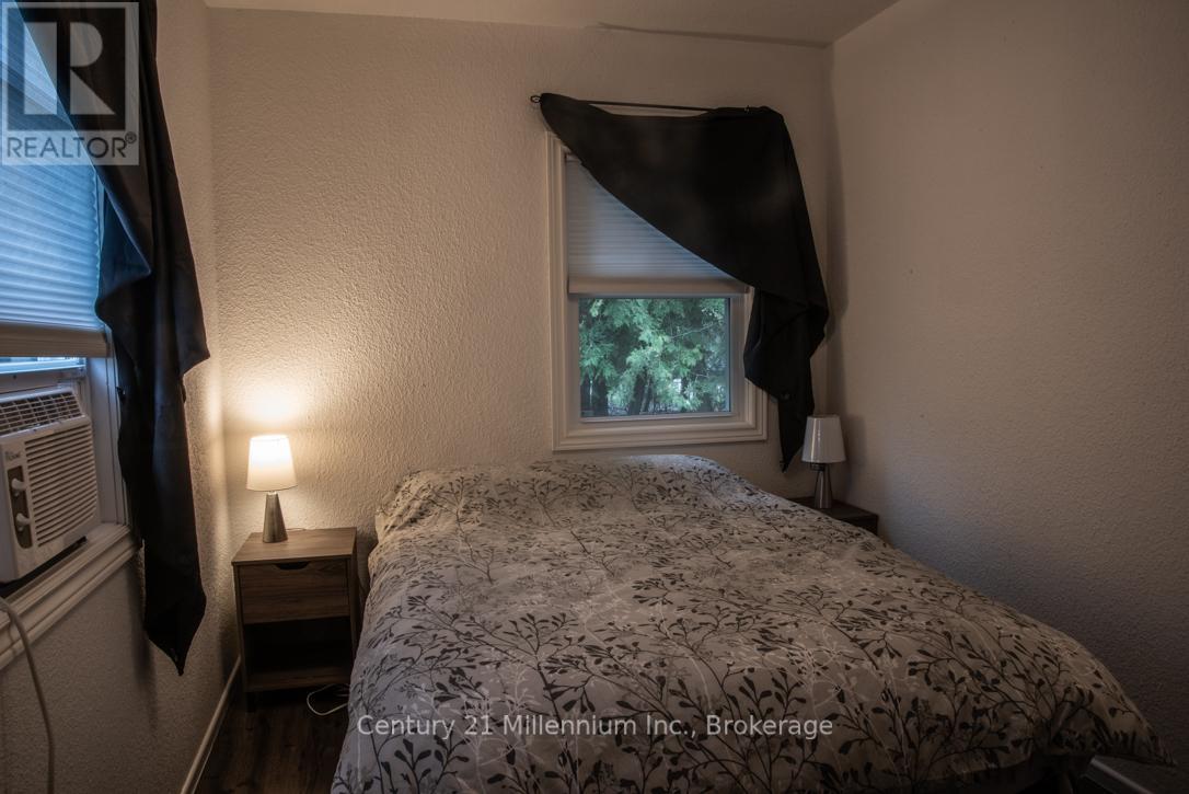 Photo 12 of 114 Chamonix Crescent, Blue Mountains ON