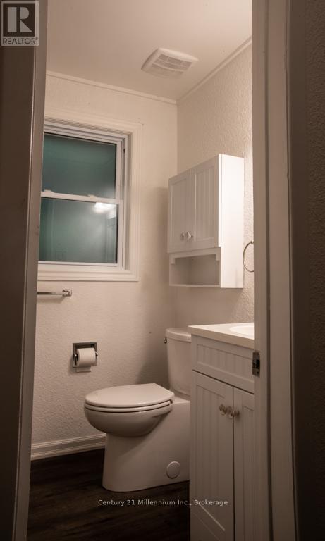 Photo 8 of 114 Chamonix Crescent, Blue Mountains ON